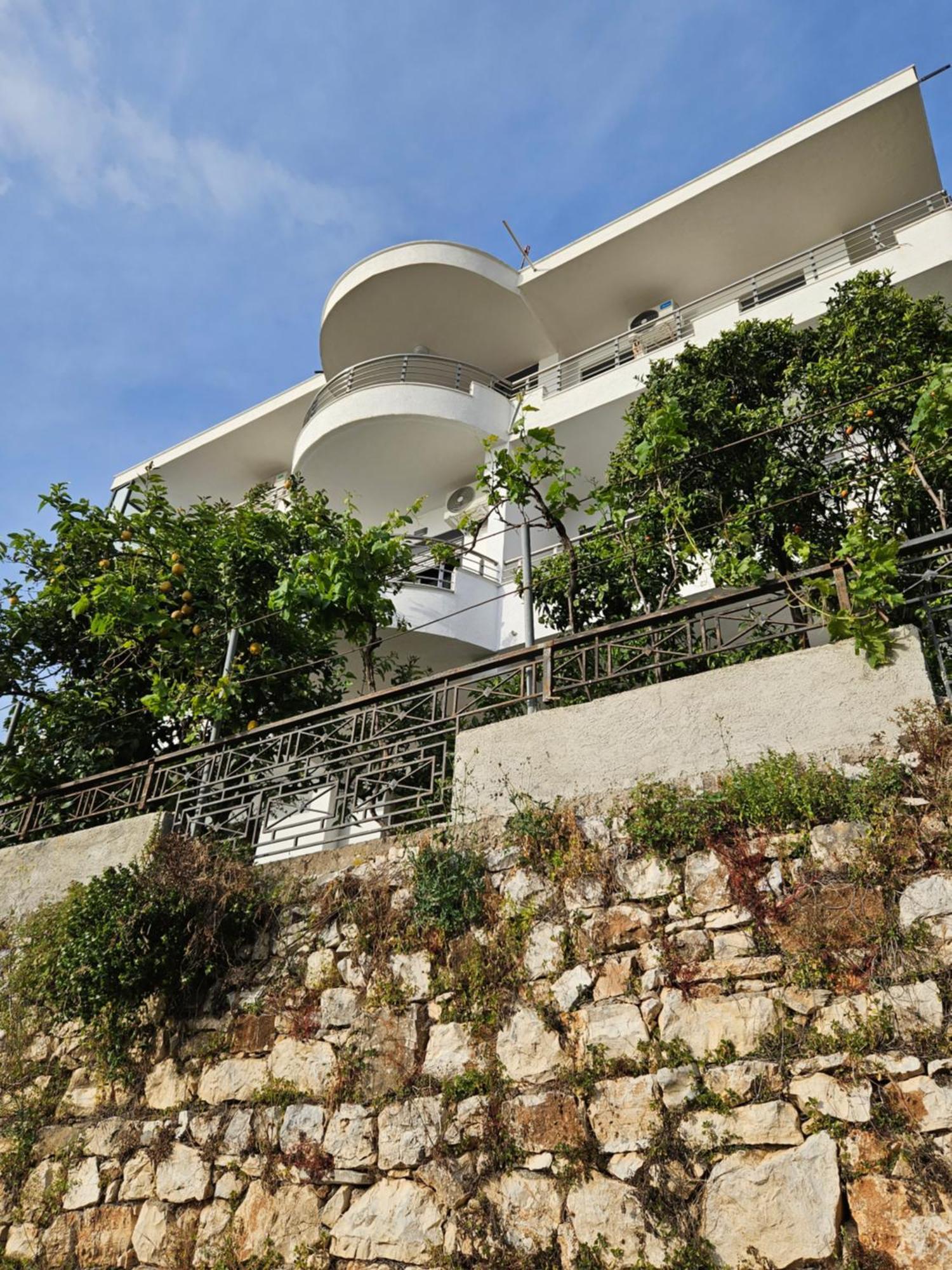 Nora'S Guesthouse Sarandë Exterior foto